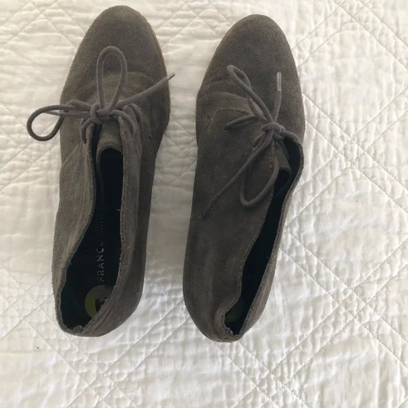 Great condition Franco Sarto Women’s Sz 9 Gray Suede Wedge Heel Lace-Up Booties - Picture 2 of 12
